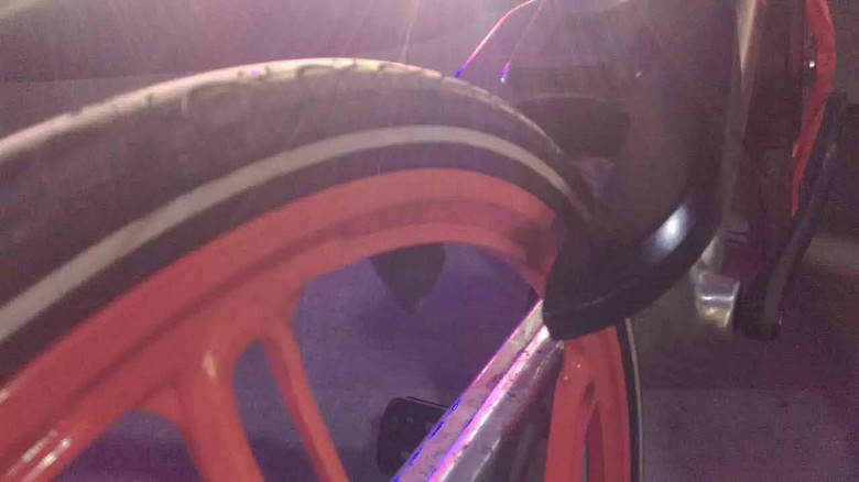 被粤B载走的手信单车回到了深圳,车锁部分有