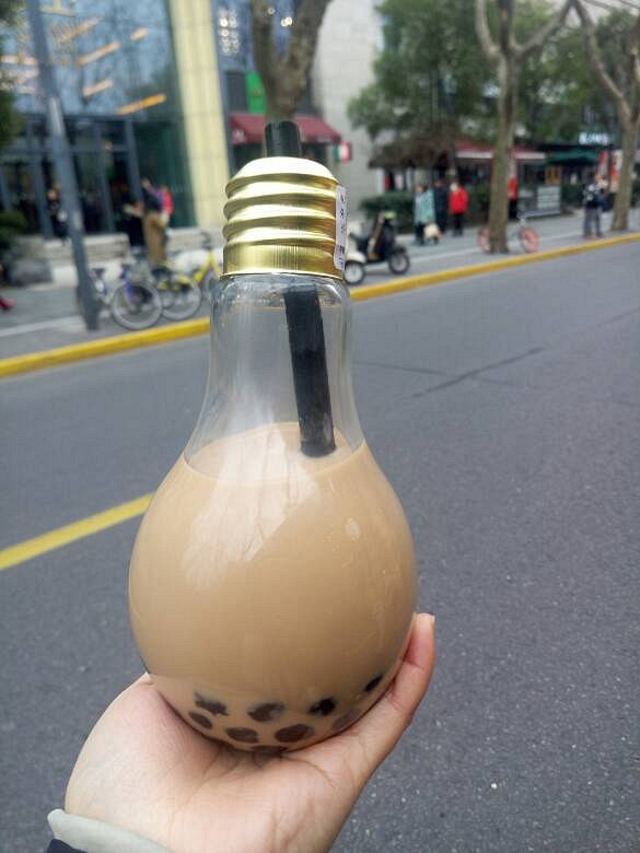 过年吃喝 图个新鲜灯泡奶茶