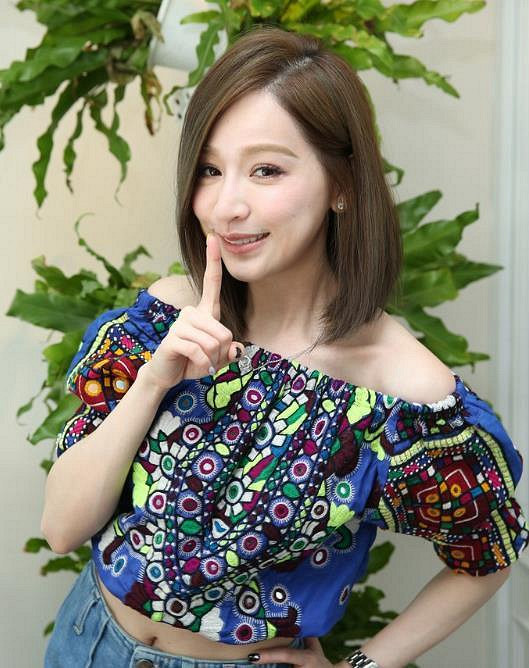 王心凌疑现整容痕迹 鼻子山根处诡异凸起 明星手术刀口位置大盘点