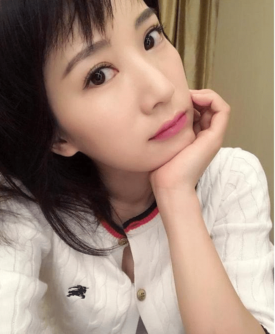 阔太李念一大清早开工 网友:总在拍戏咋没见播?