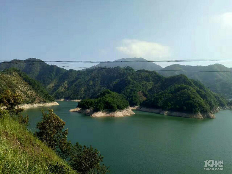 静谧的世外桃源，青山绿水的休闲之地！抛一