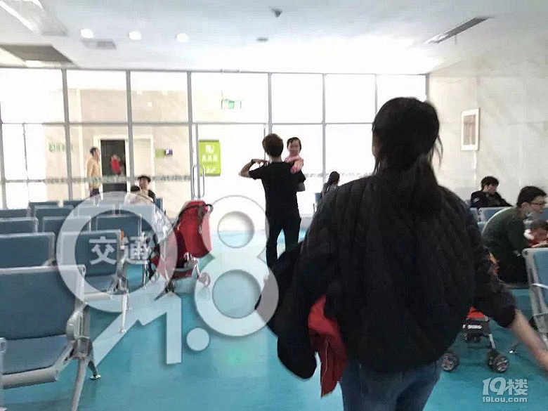 一岁宝宝误吞纽扣电池铁片,一路吐血!医生-其他