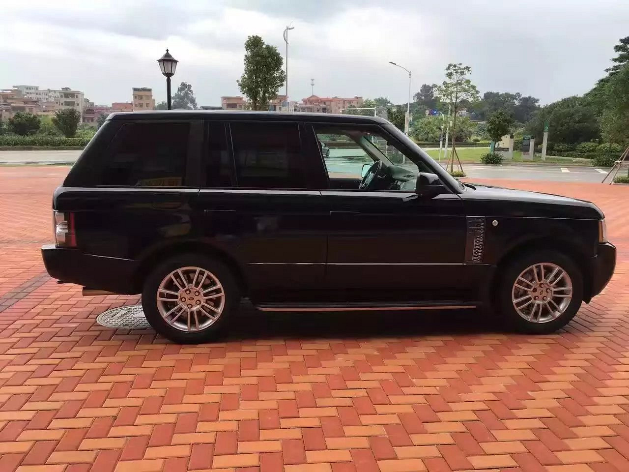 现货12款路虎揽胜5.0t 行政版 黑色西门子笼