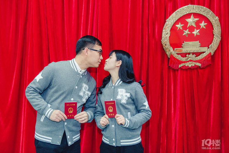 【結婚日記】一個蘋果引發(fā)的校園文藝小愛情
