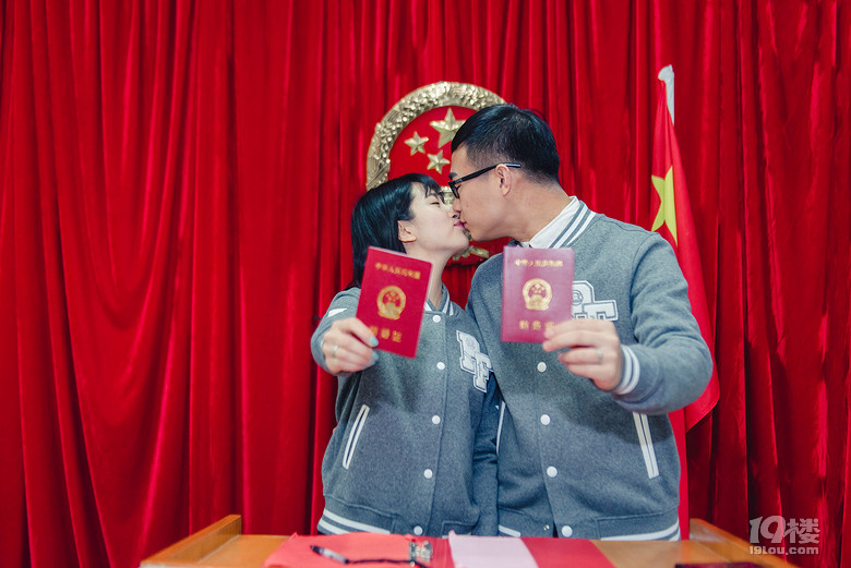 【結婚日記】一個蘋果引發(fā)的校園文藝小愛情