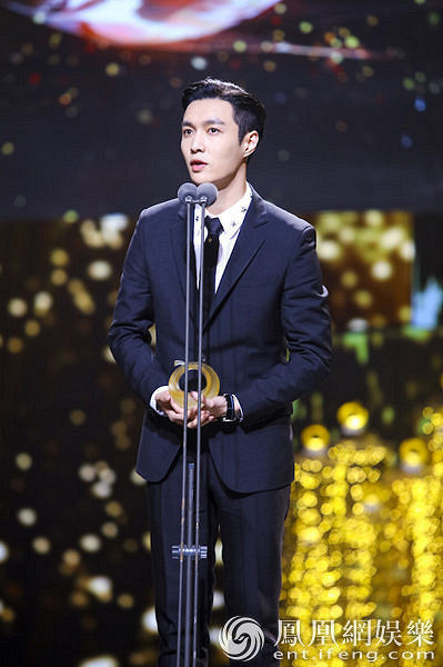 张艺兴电视剧盛典获全能艺人奖:感觉很爽-大陆