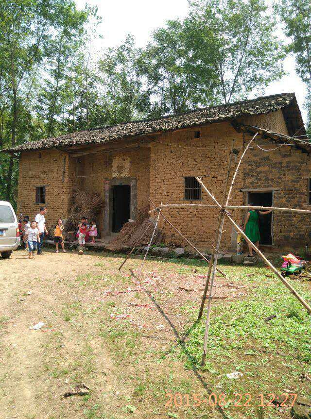 张丙国老家的房子.