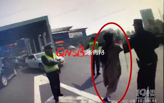 杭州一奔驰女车主86次违章被扣209分!