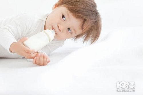 两岁宝宝喝纯奶好吗？两岁宝宝喝纯奶可以吗？
