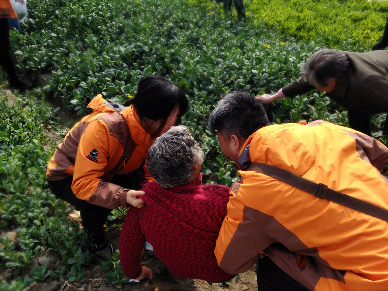 丰富多彩的活动让老人们的单调生活充实起来