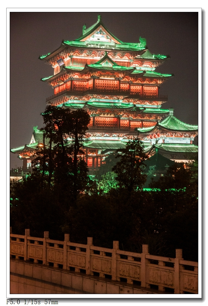 夜幕下的滕王阁