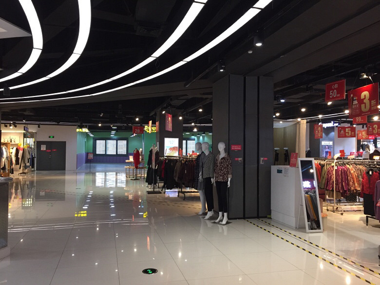 巴拉拉城堡少儿轮滑 银泰百货下沙店
