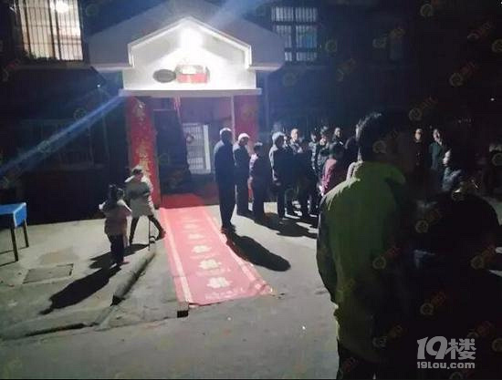 新婚之夜 新娘被前男友用高音喇叭高喊“还钱”