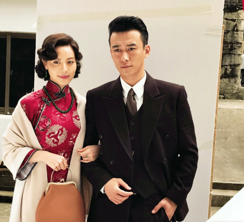 郑奇加盟电视剧《烈火永生》 微博晒开机照