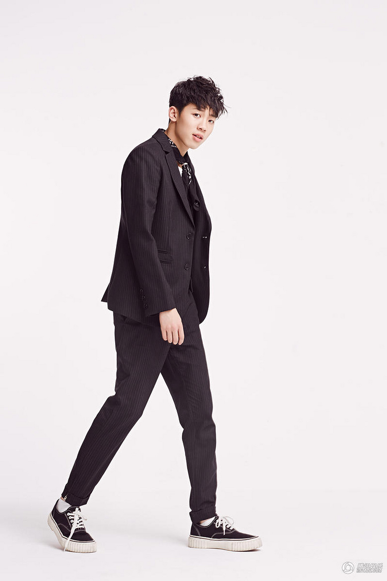 高清:刘杰毅最新写真曝光 大男孩演绎多重魅力