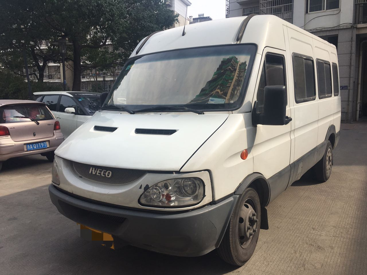 08年7月份上牌依维柯都灵精品车况黄牌