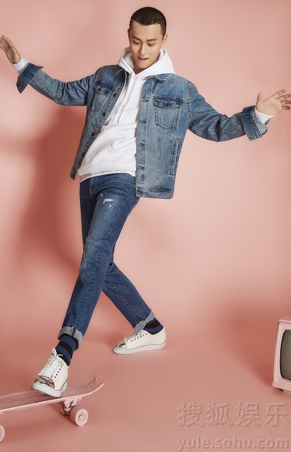 早春去踏青!秦俊杰化身滑板少年展青春活力-八