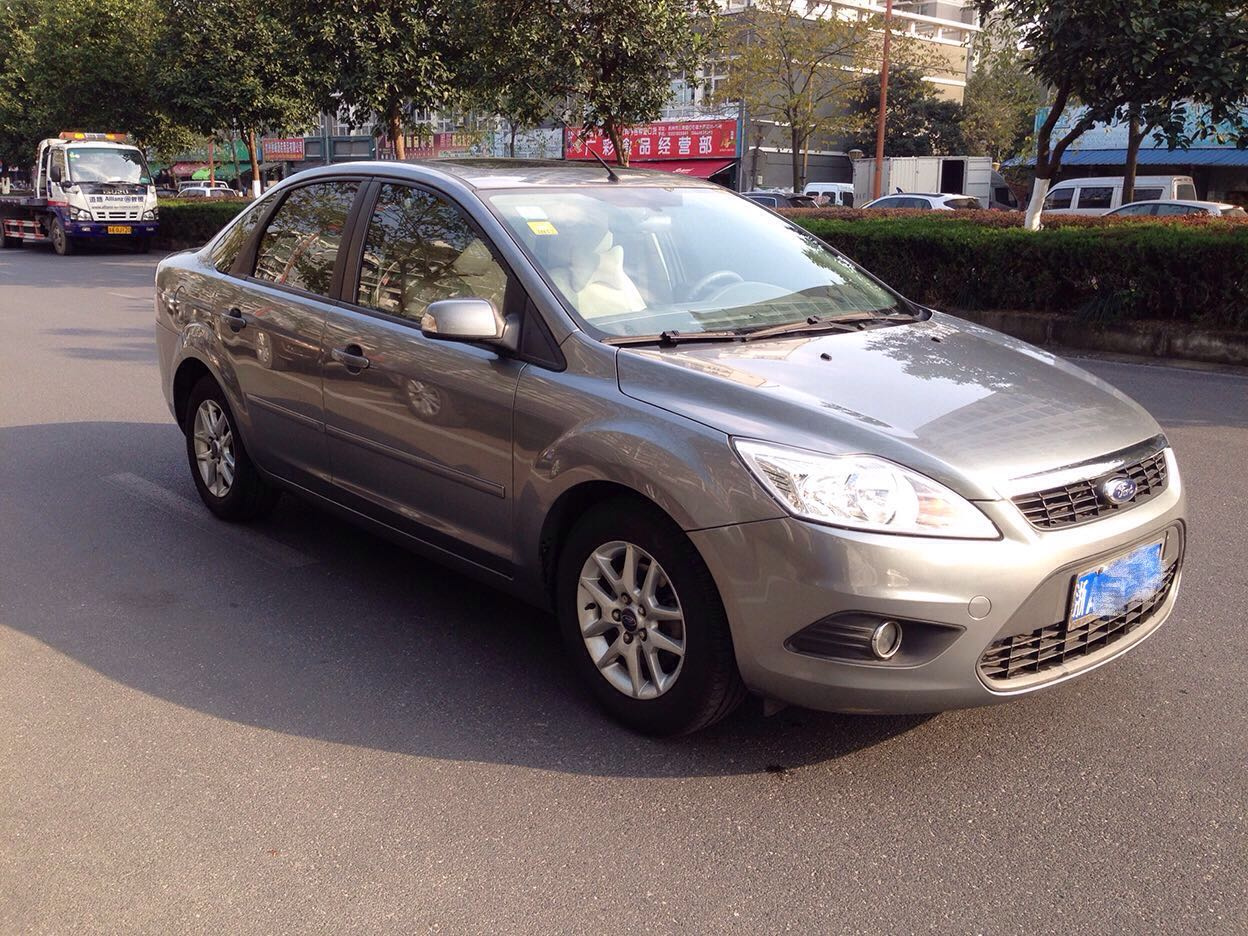 福克斯三厢,10年4月上牌,年检到18年,4月,1.8自动带天窗