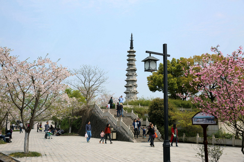 【白塔公園春花滿園】