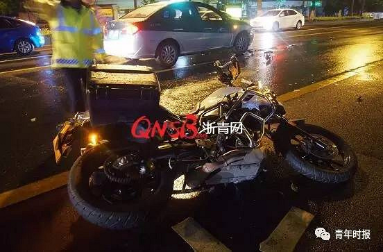 慌兮兮,杭州一宝马摩托车撞飞了行人又砸中出