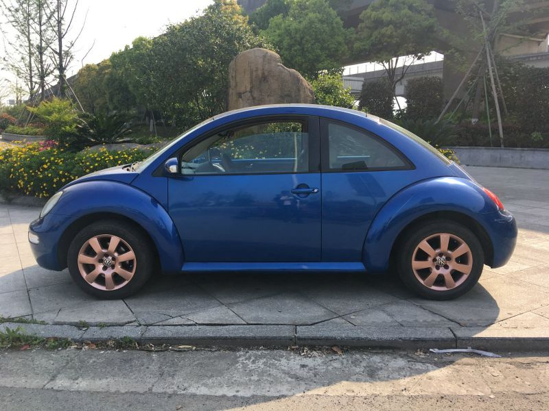 8t豪华型最高配 宝石蓝