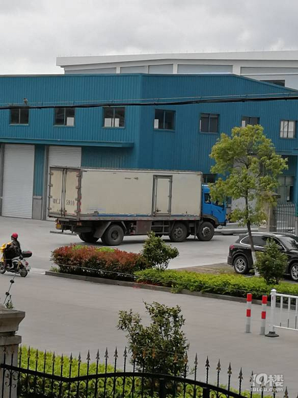 松门镇版本上演高育良用权利交换的建筑,周围