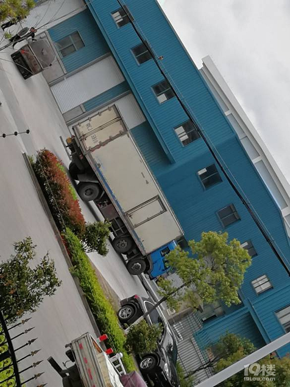 松门镇版本上演高育良用权利交换的建筑,周围