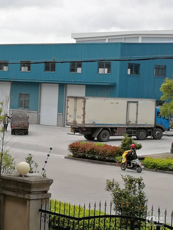 松门镇版本上演高育良用权利交换的建筑,周围