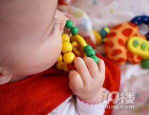 研究:儿童吃手可以对抗过敏