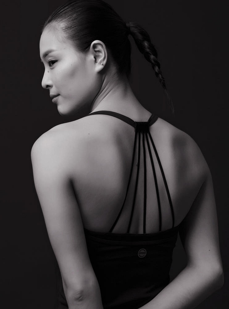 组图:吴敏霞黑白写真霸气十足 网友:帅裂屏