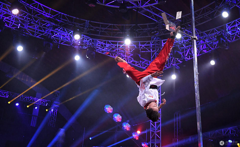 高清:360度 腾空后踢!跆拳道比赛堪比武打片