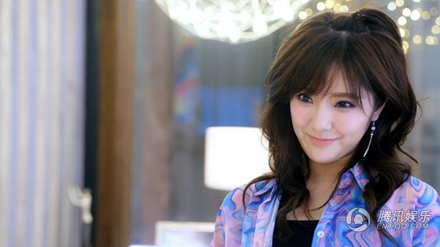 赵奕欢《繁星四月》当女主播 与戚薇斗法过招