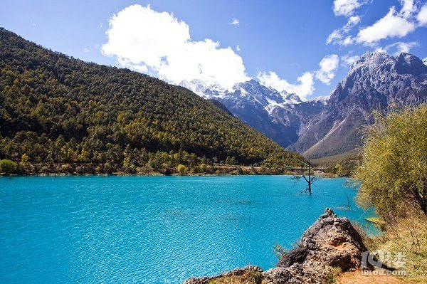 小青年瘋狂瀘沽湖之旅，遇見愛情山——玉龍雪山