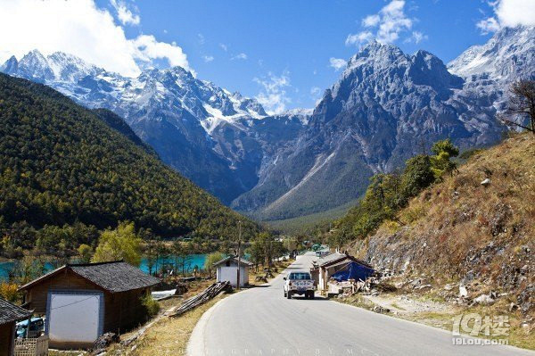 小青年瘋狂瀘沽湖之旅，遇見愛情山——玉龍雪山