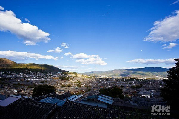 小青年瘋狂瀘沽湖之旅，遇見愛情山——玉龍雪山