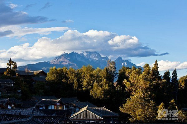 小青年瘋狂瀘沽湖之旅，遇見愛情山——玉龍雪山