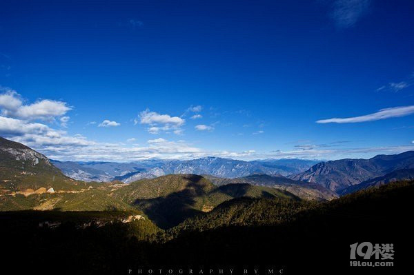 小青年瘋狂瀘沽湖之旅，遇見愛情山——玉龍雪山