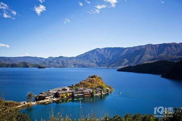 小青年瘋狂瀘沽湖之旅，遇見愛情山——玉龍雪山