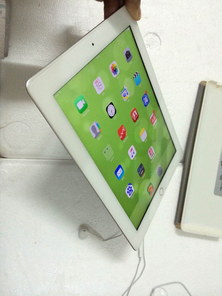 苹果电脑一台出让,平板ipad4高清超薄
