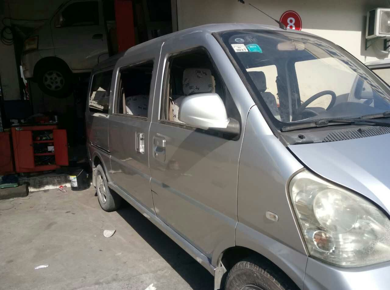 出11年五菱荣光面包车