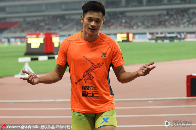 高清:谢震业200米超越自我 手指天空霸气足-八