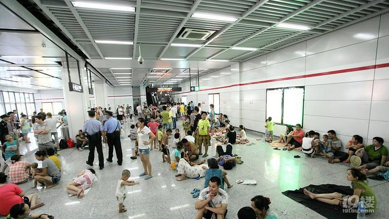 杭州地鐵創(chuàng)意夜市·喬司站盛夏開市