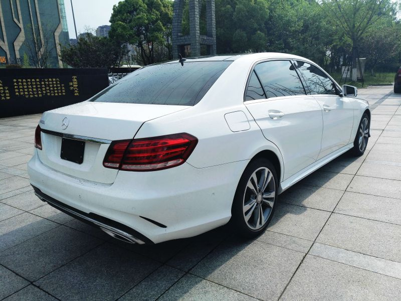 奔驰e260运动最高配 极光白 【可按揭 零首付】