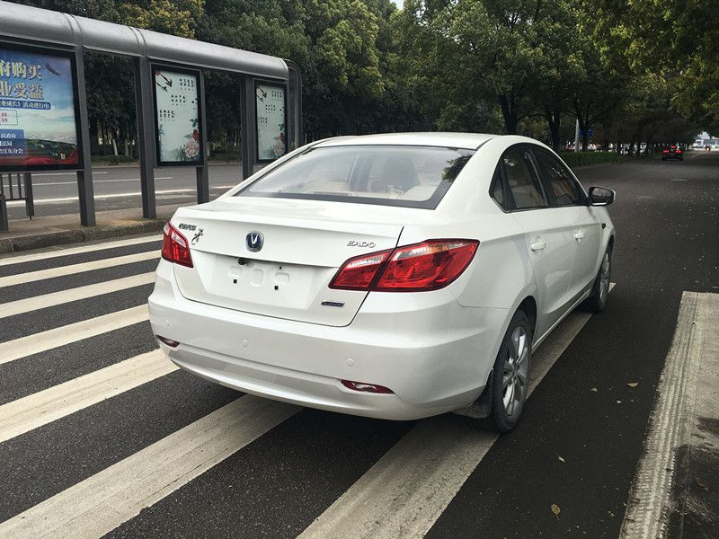 长安逸动 白色 【可按揭 零首付】