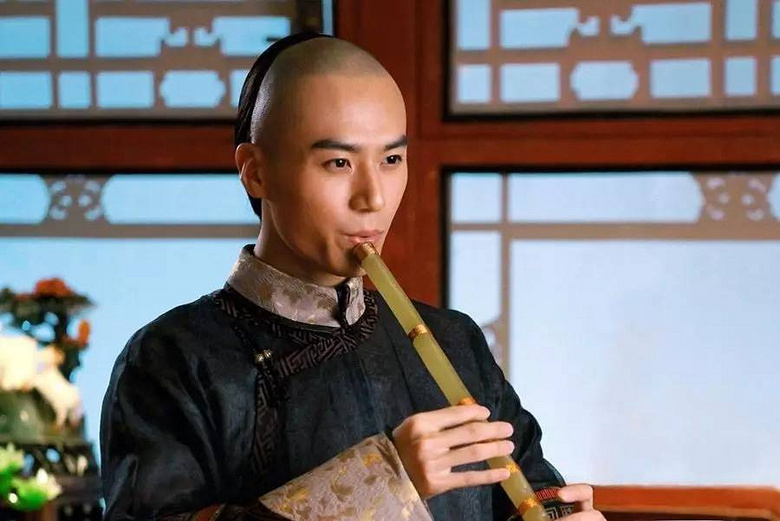 《倾世皇妃》里演一心复仇的亡国太子马度云,一反原来的清俊形象