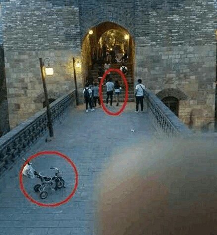 章子怡和汪峰外出游玩期间当众大吵,章子怡转