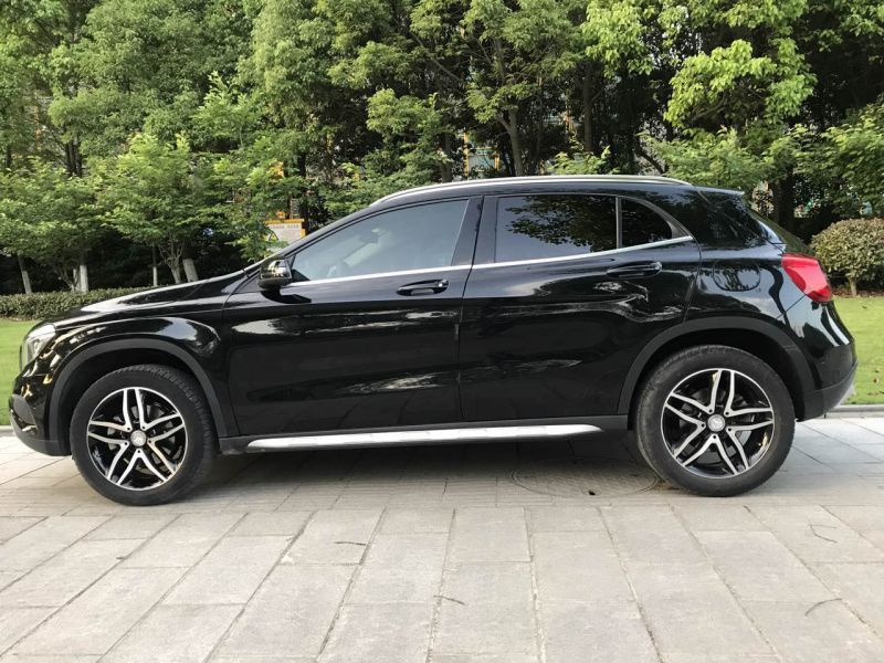 奔驰gla200 gla220 4驱 黑色