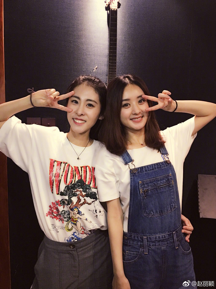 赵丽颖张碧晨同框 赵丽颖粉丝:颖宝最美!