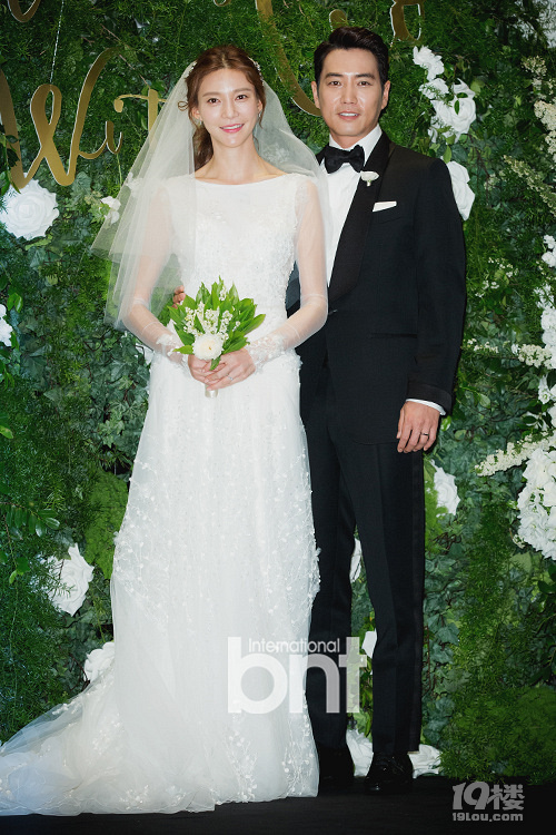 朱相昱车艺莲今日大婚 婚礼前甜蜜亮相记者会