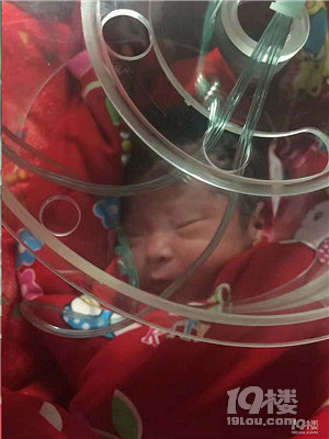 宝宝出生不到1小时！老公半夜跟着急救车走了